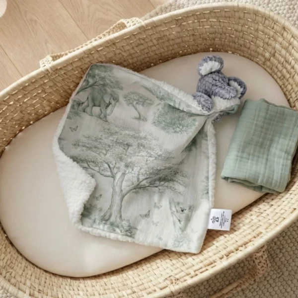 Doudou personnalisé Luno l'éléphant, doudou brodé main, collection Les Exclusifs Le Royaume des Gardiens