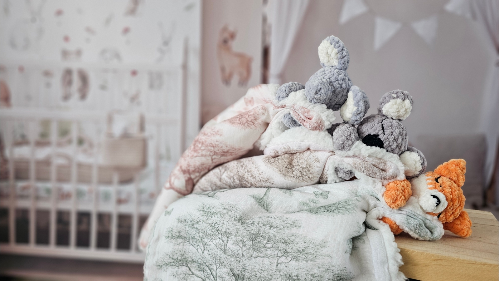 Doudou artisanal fait main en Essonne, personnalisé, compris dans le coffret naissance, Le Royaume des Gardiens